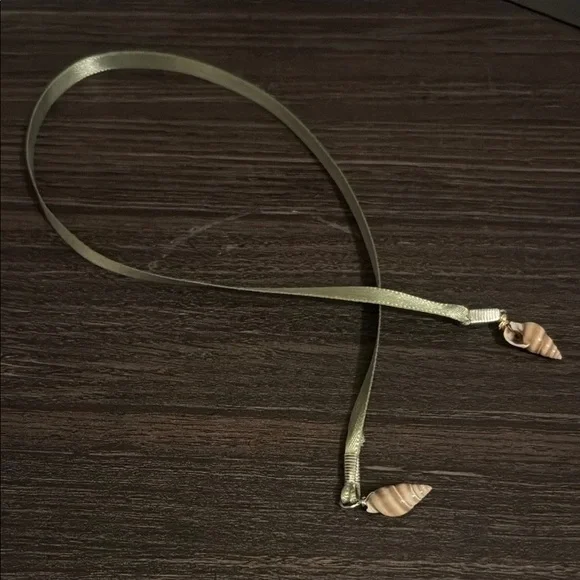 Shell Pendant Ribbon Bookmark - Picture 2 of 4
